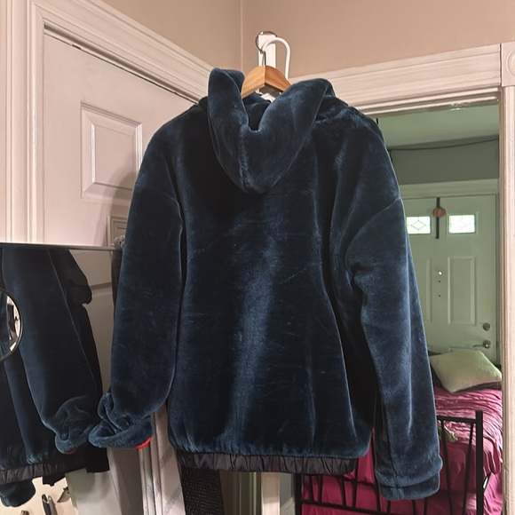 UGG HOODIE Brand New Condition - Picture 9 of 10